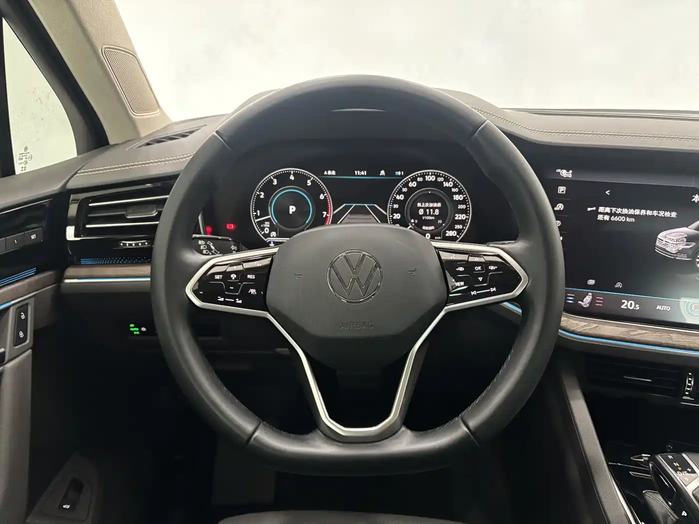 VOLKSWAGEN TOUAREG