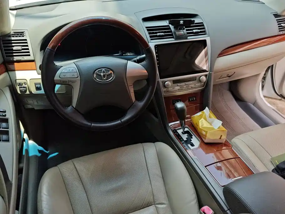 Фото 12 - Toyota Camry