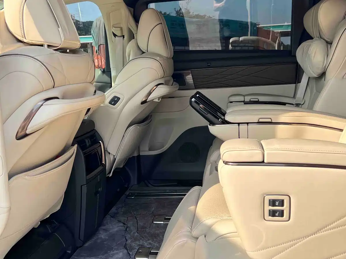 Toyota Vellfire 2024 Crown Hybrid 2.5L Executive Premium Edition фото 5