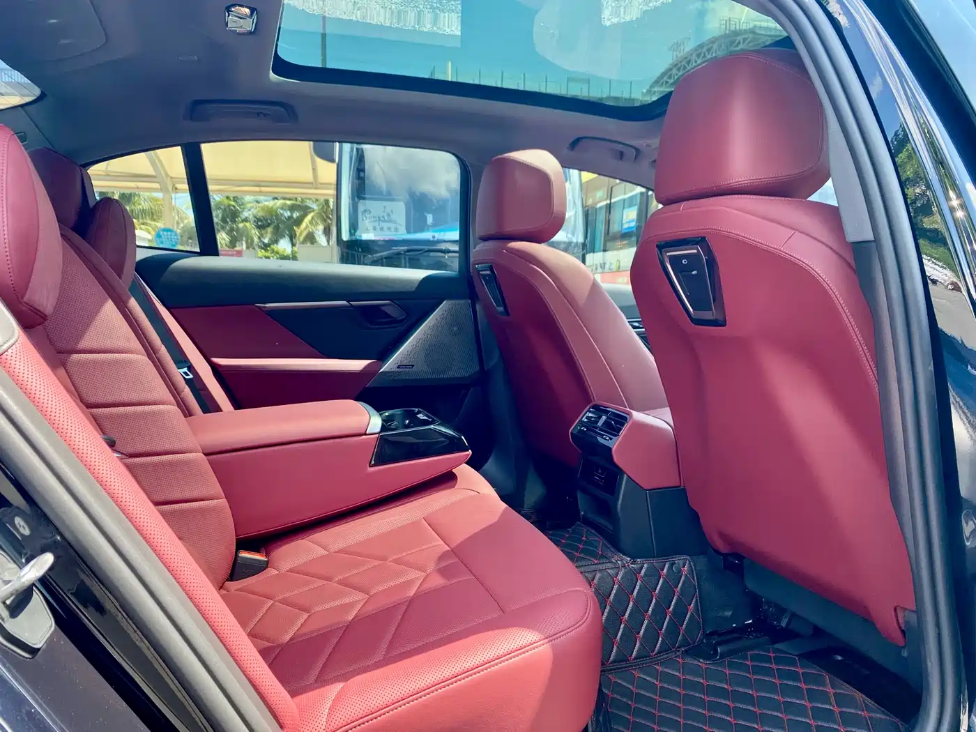 BMW 5 Series 2025 530Li Leading Luxury Package фото 8