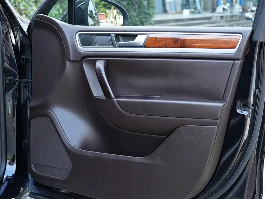 Volkswagen Touareg 2014 3.0TSI New Edge Edition фото 9