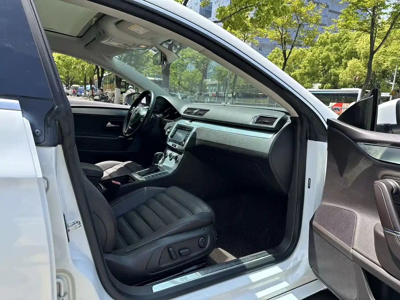 Volkswagen FAW-Volkswagen CC 2016 Model 1.8TSI Luxury фото 11