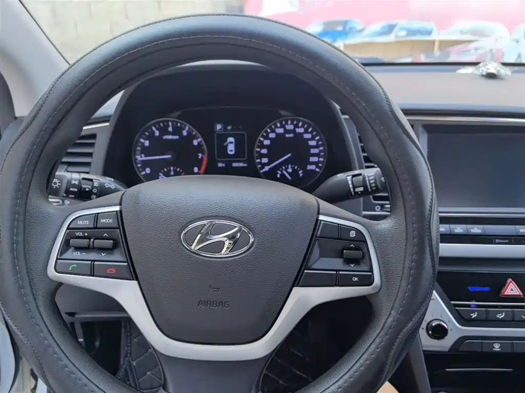 Hyundai Elantra 2016 Model 1.6L Automatic Smart Elite фото 11