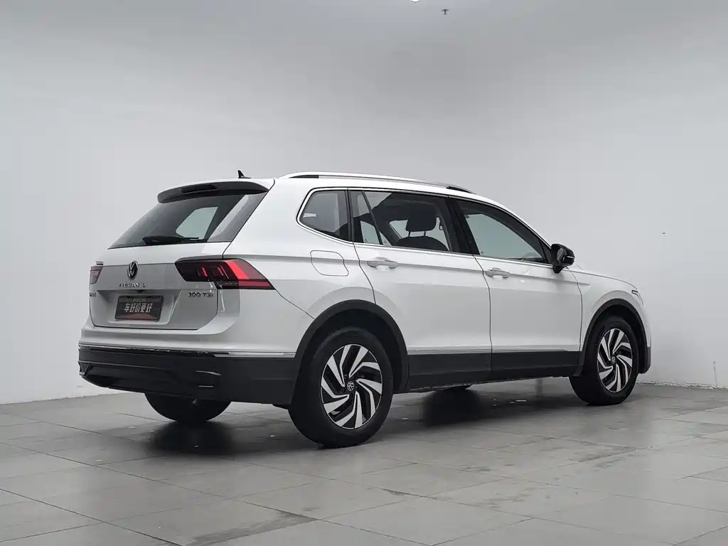 Фото 2 - Volkswagen Tiguan L