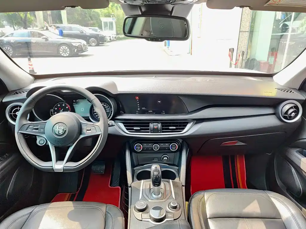 Alfa Romeo Stelvio 2019 2017 2.0T 200HP Luxury Edition