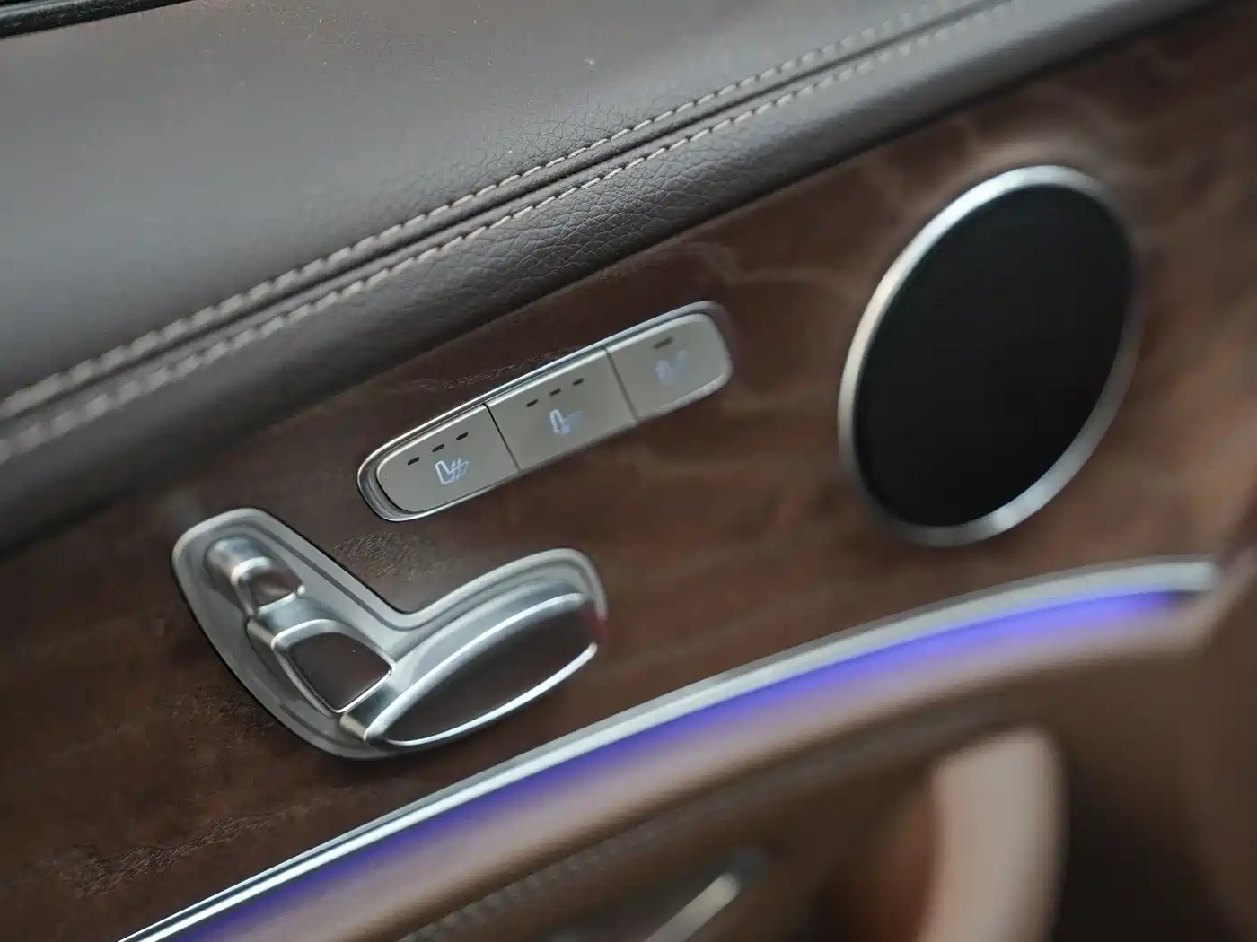Mercedes-Benz E-Class 2022 E 260 L фото 12
