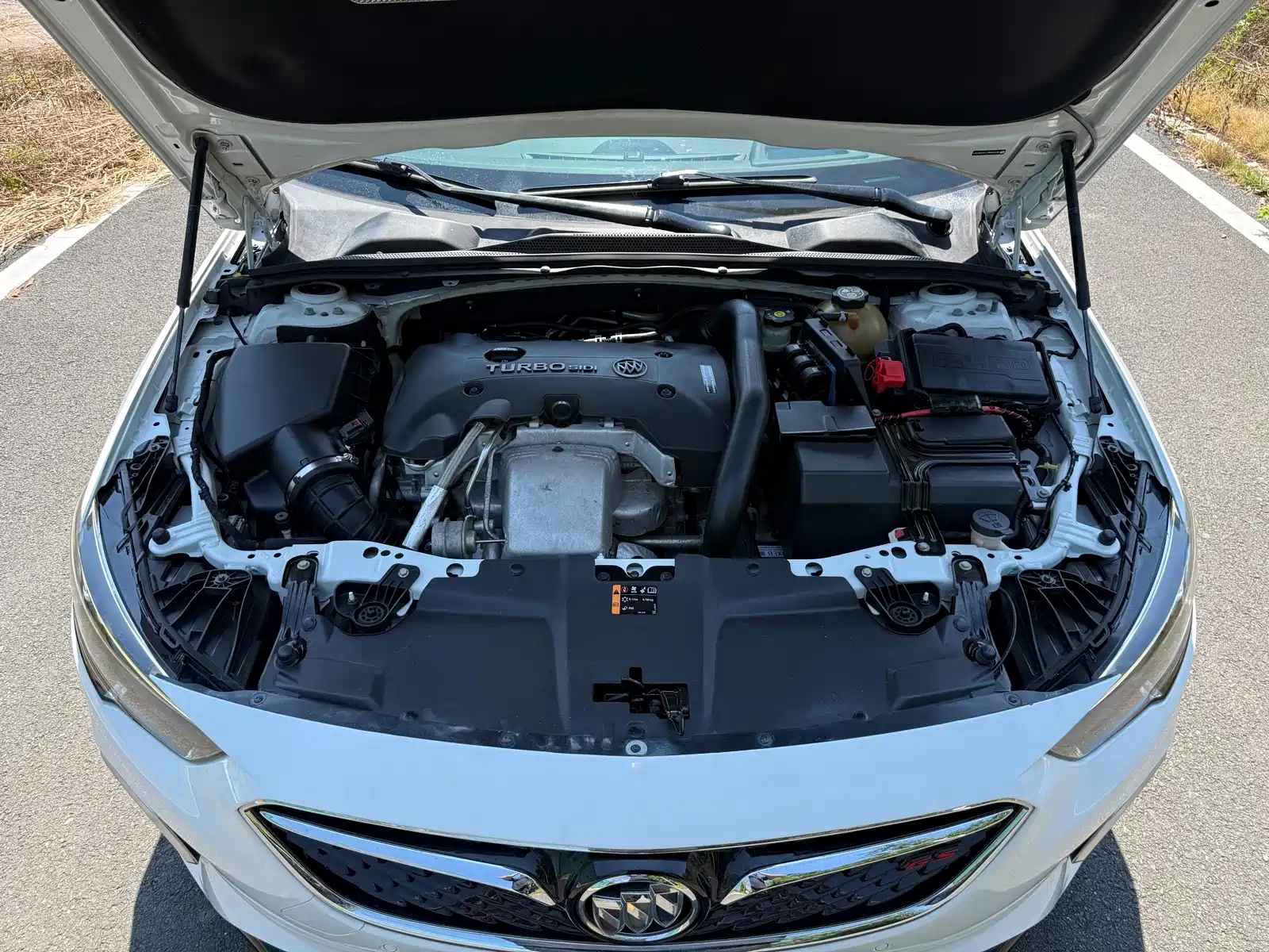 Photo 18 - Buick Regal
