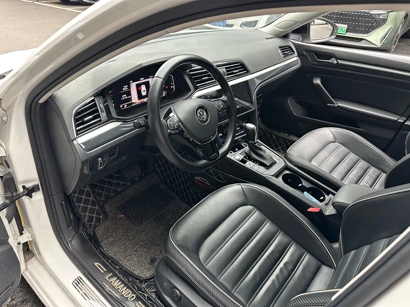 Volkswagen Lamando 2021 280TSI DSG Luxury Phantom Edition фото 9
