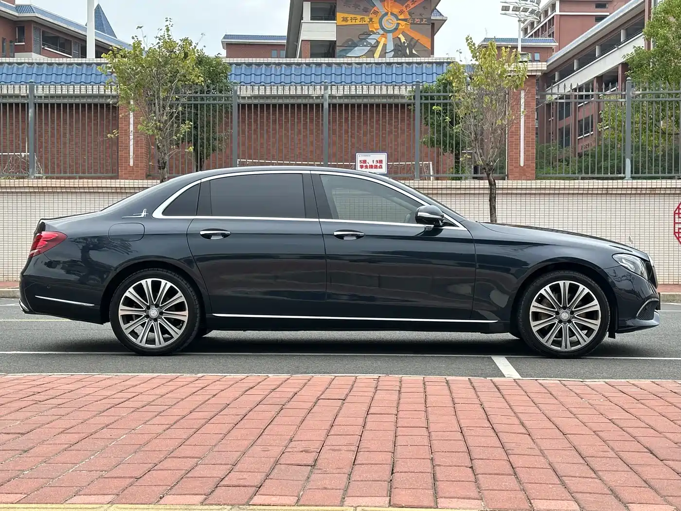 Mercedes-Benz E-Class 2016 E 300 L Luxury фото 16