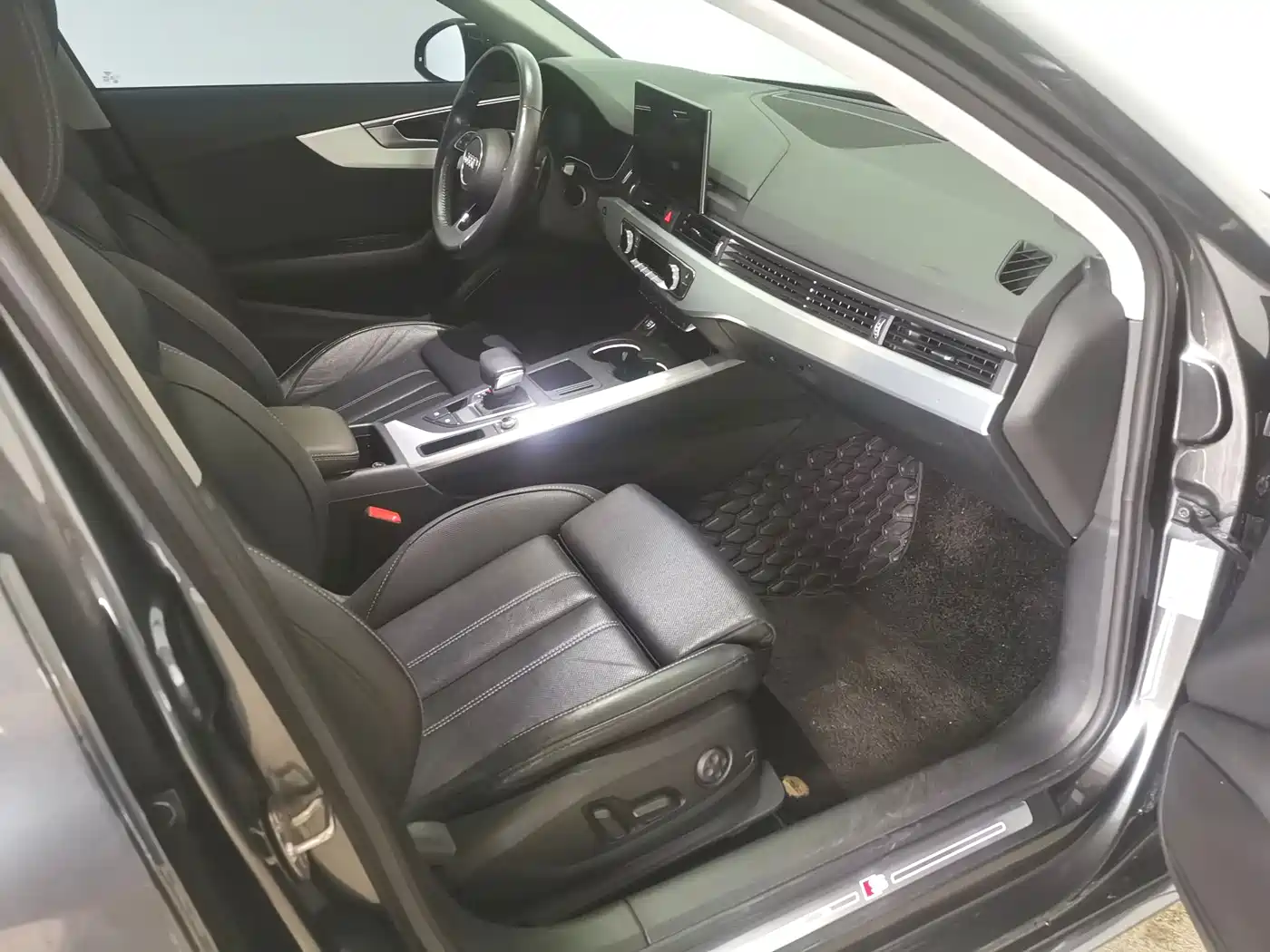 Audi A4L 2020 40 TFSI Luxury Dynamic фото 11
