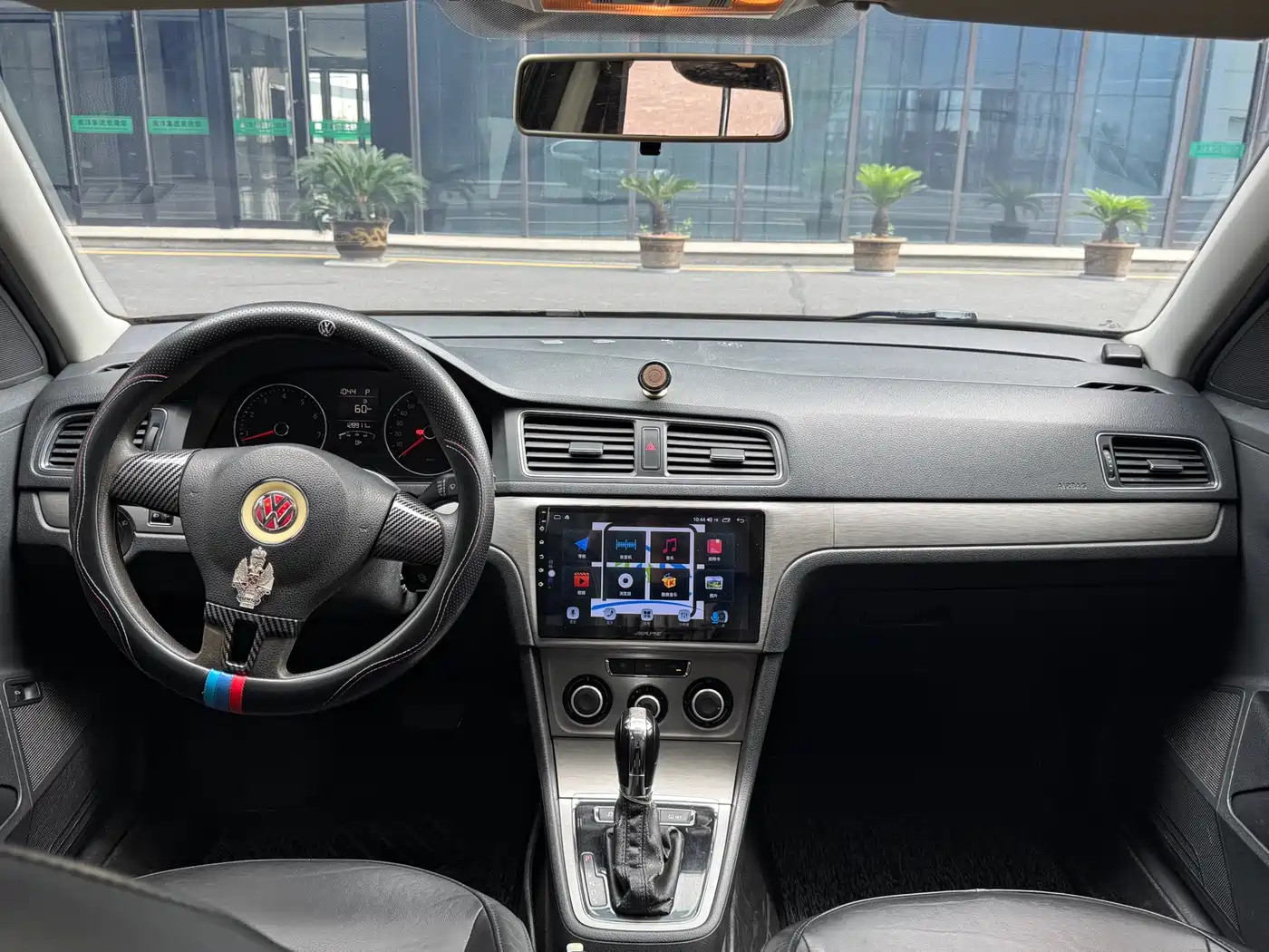 Volkswagen Lavida 2013 1.6L Automatic Comfort Edition фото 8