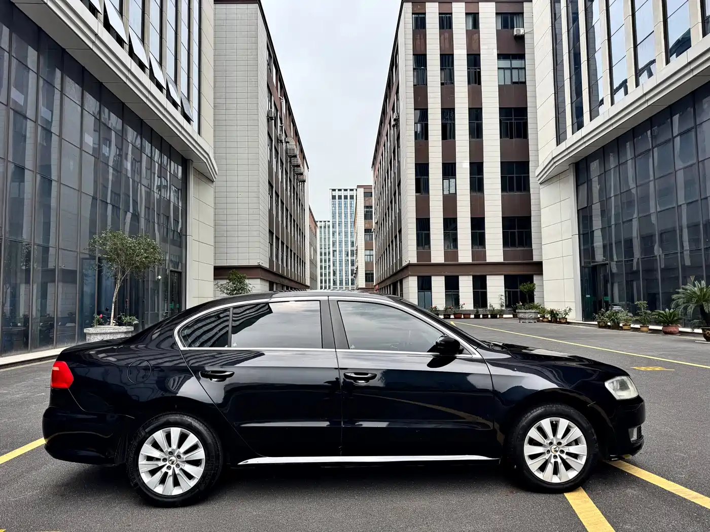 Volkswagen Lavida 2013 1.6L Automatic Comfort Edition фото 4
