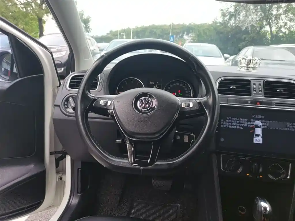 Volkswagen Polo 2016 1.6L Automatic Comfort фото 11