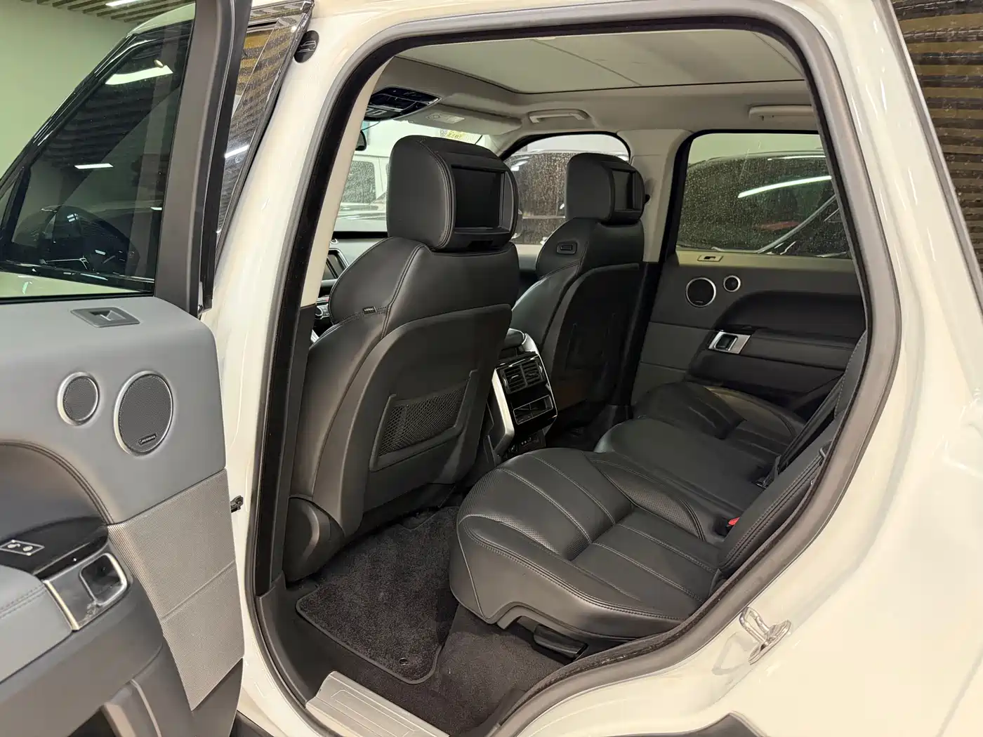 Land Rover Range Rover Sport 2015 3.0 SC V6 HSE фото 11