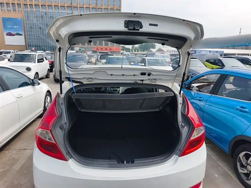 Hyundai Reina 2014 Model 1.4L Automatic GLX фото 19