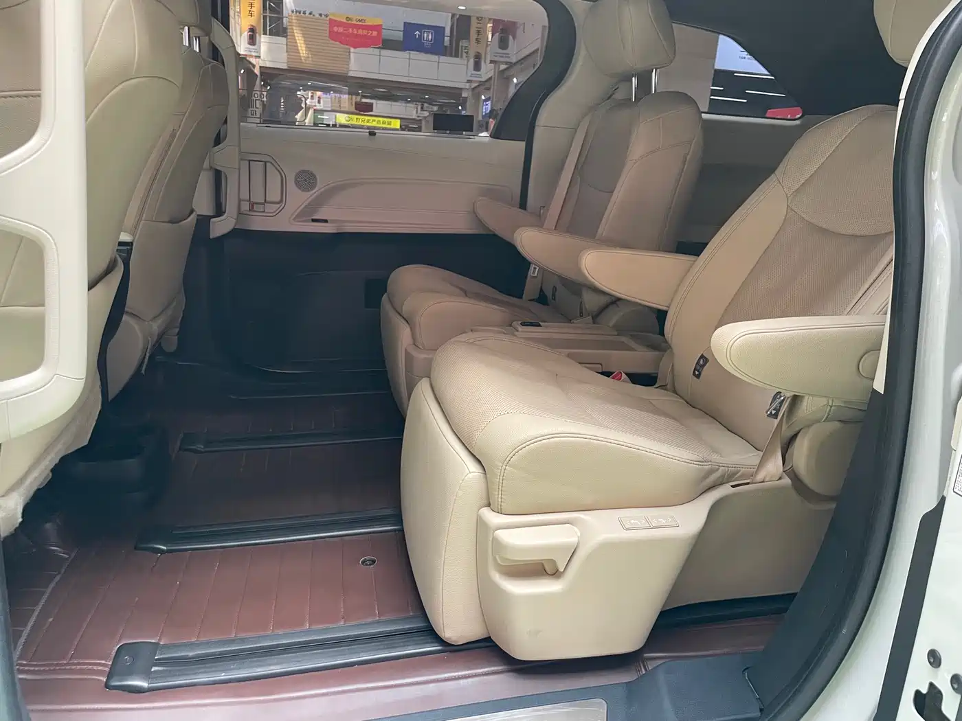 Toyota Sienna 2021 2.5L Hybrid Premium Edition фото 9