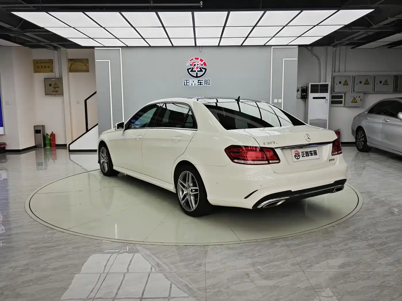 Mercedes-Benz E-Class 2015 E 320 L Sport фото 15