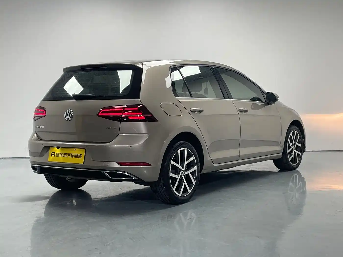 Volkswagen Golf 2018 230TSI Automatic Luxury фото 8