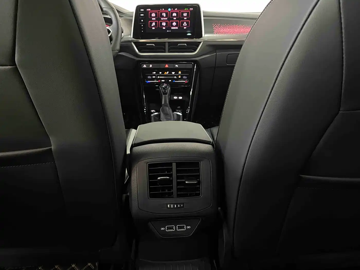Volkswagen T-ROC 2025 Facelift 300TSI DSG 2WD Dawn Edition фото 19