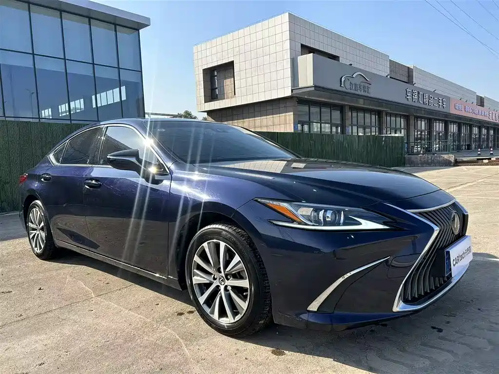 Lexus ES 2020 200 Excellence фото 2