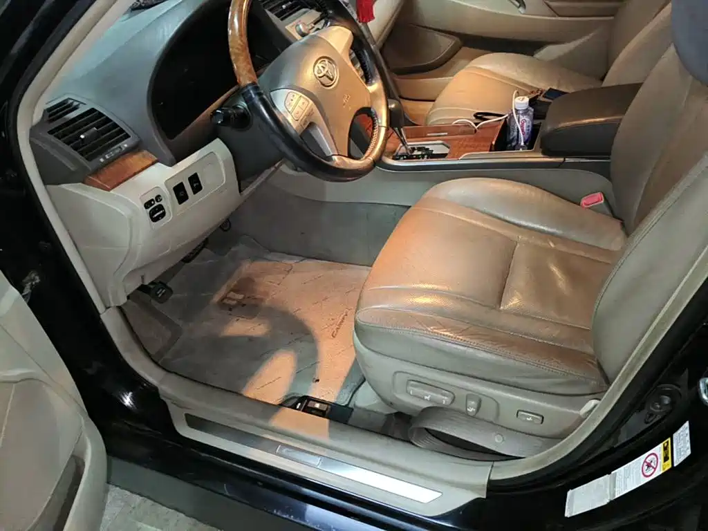 Photo 8 - Toyota Camry