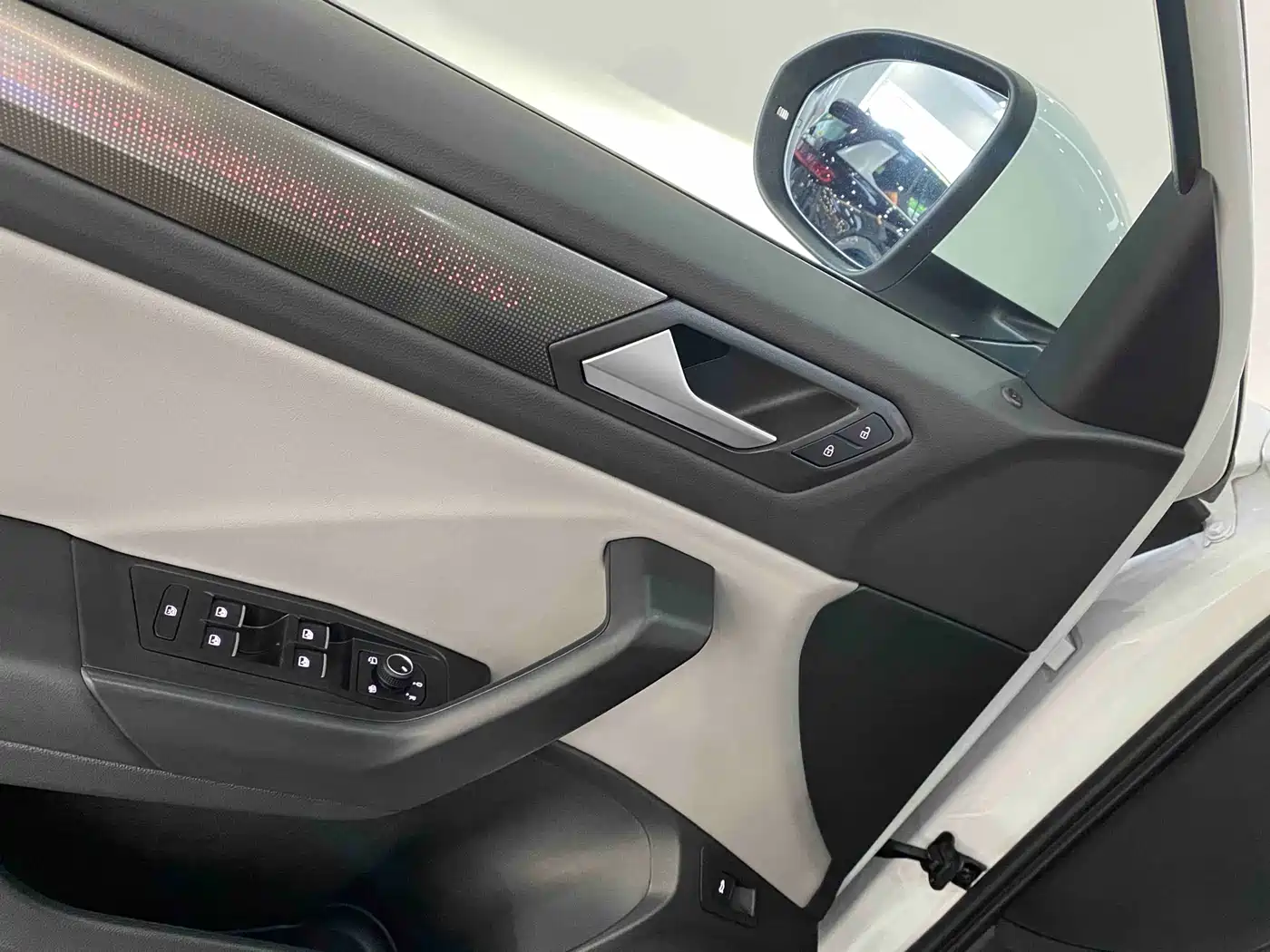 Volkswagen T-ROC 2025 Facelift 300TSI DSG 2WD Dawn Edition фото 6