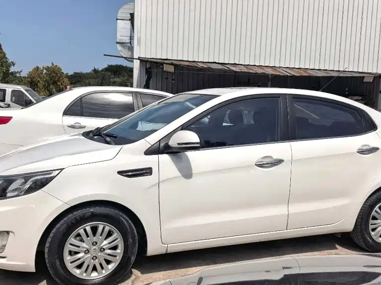 Photo 2 - Kia K2
