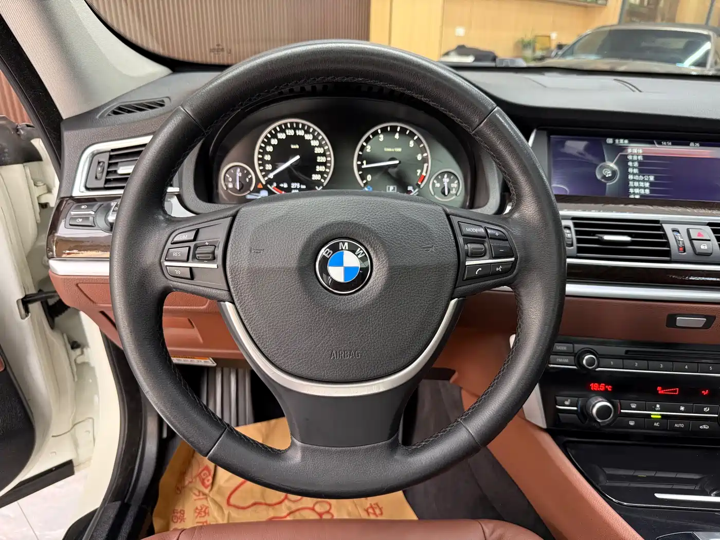 BMW 5 Series GT 2013 535i Elegance фото 14