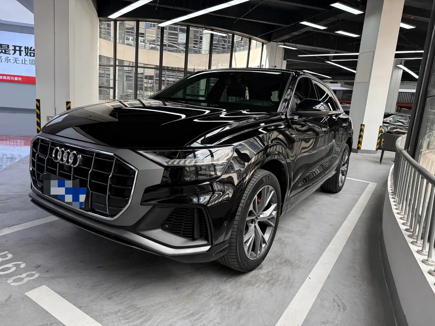 Фото 1 - Audi Q8