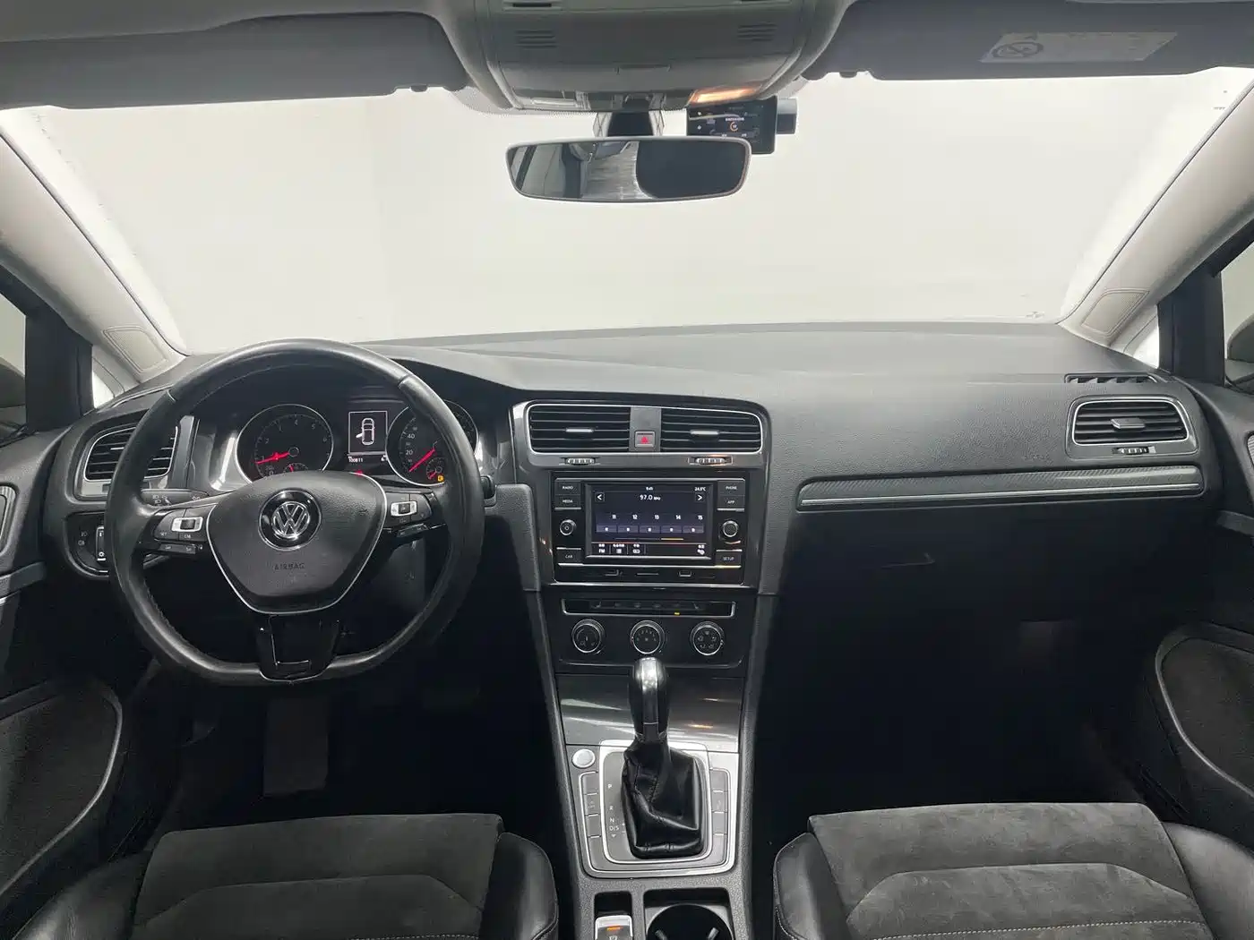 Volkswagen Golf 2018 230TSI Automatic Luxury фото 12