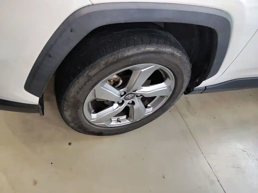 Photo 23 - Toyota RAV4 Rongfang