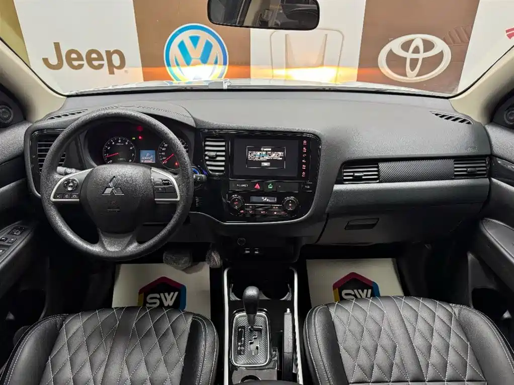 MITSUBISHI OUTLANDER