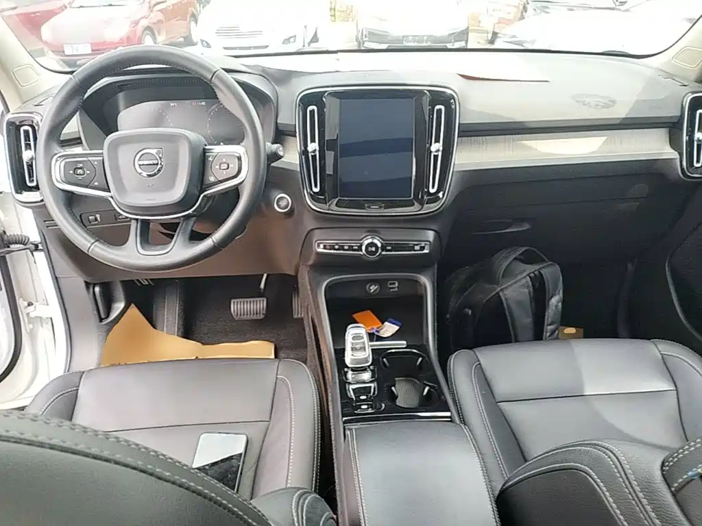 Photo 10 - Volvo XC40