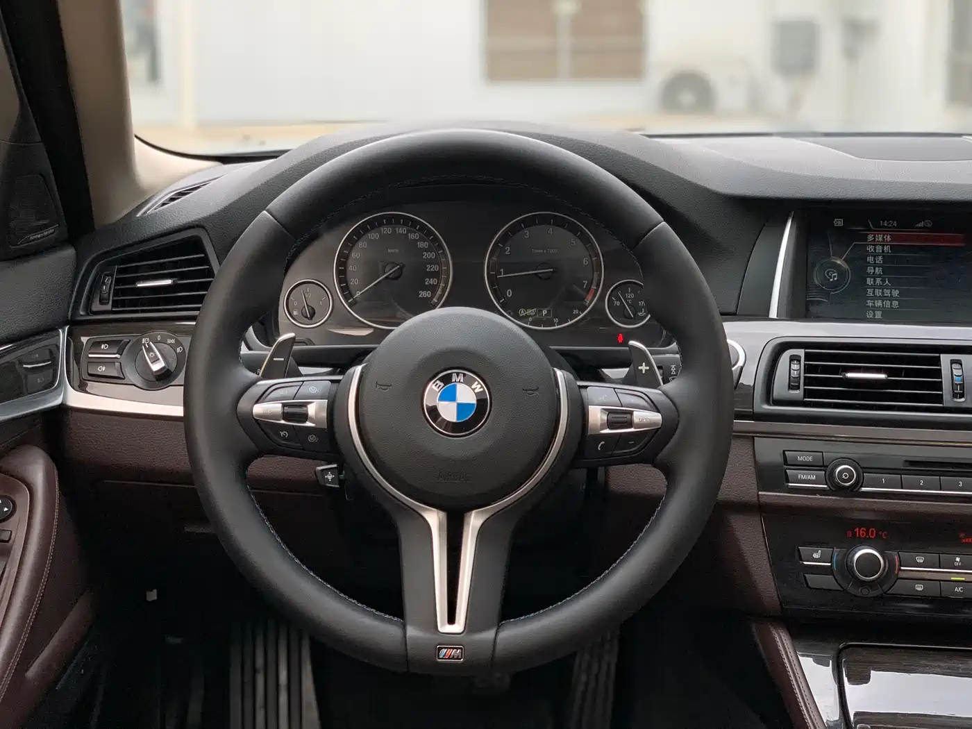 BMW 5 Series 2014 525Li Luxury Design Package фото 10