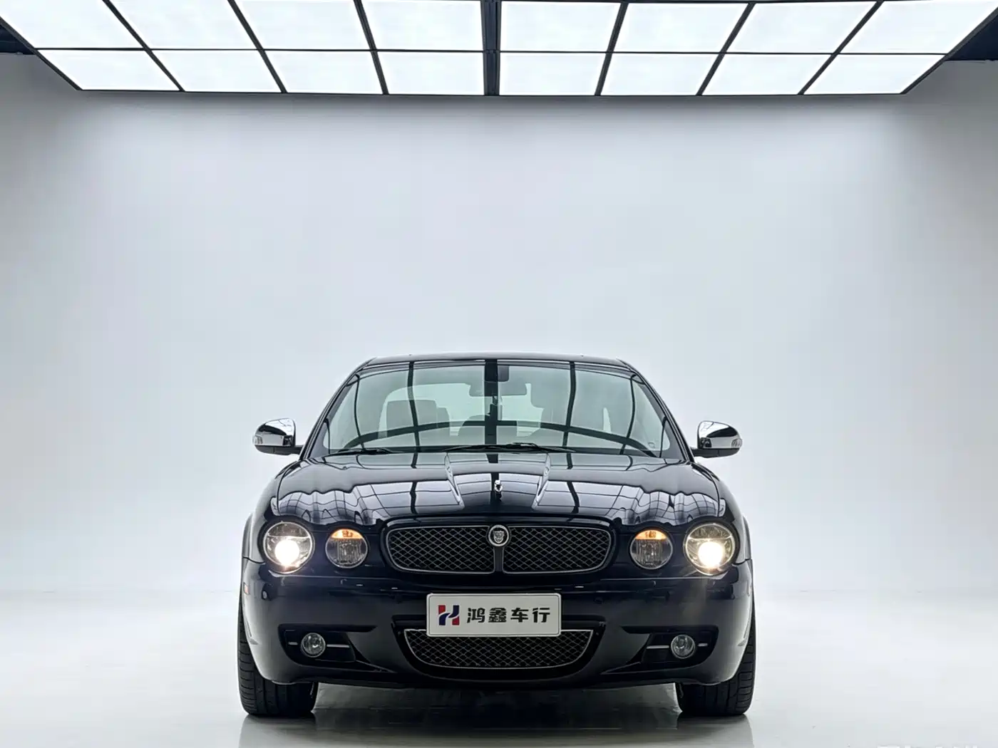 Photo 2 - Jaguar XJ
