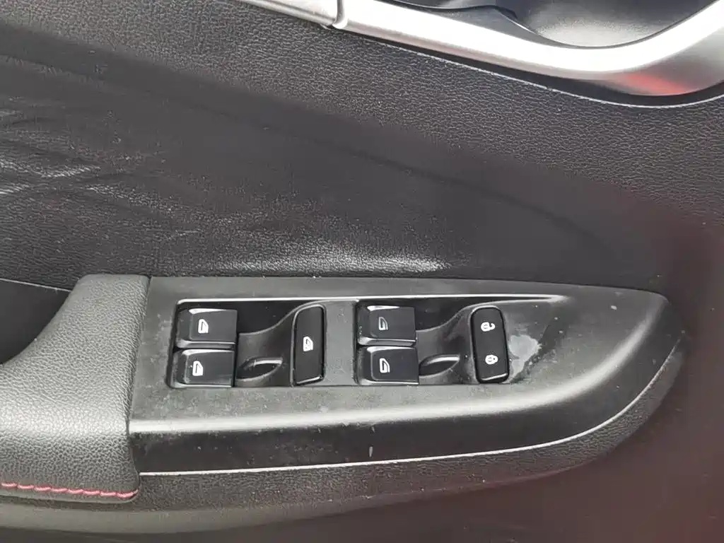 Фото 9 - Geely Vision X3