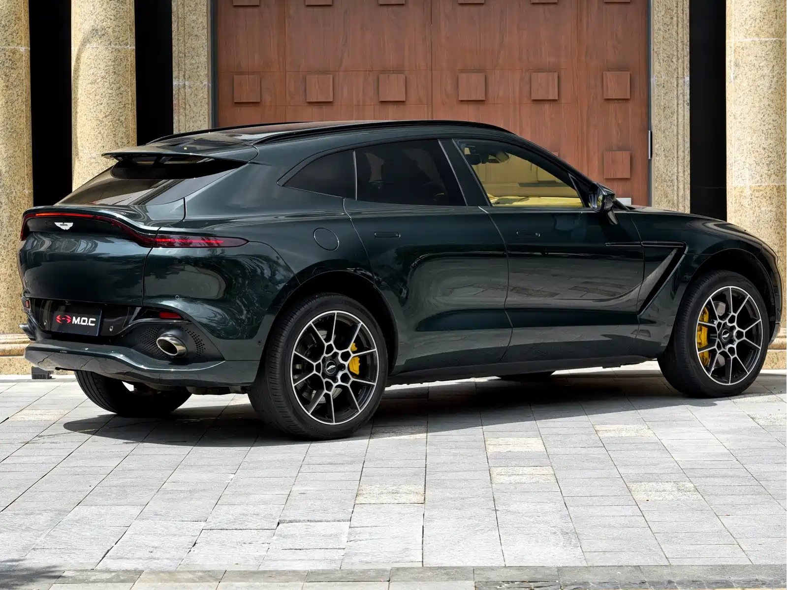 Фото 6 - Aston Martin DBX