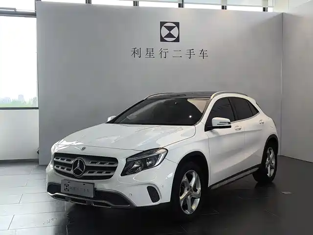 Mercedes-Benz GLA 2018 GLA 200 Dynamic — фото 1