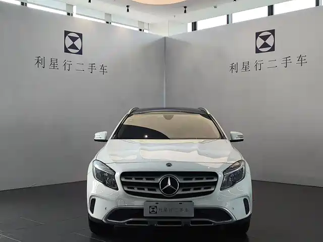Mercedes-Benz GLA 2018 GLA 200 Dynamic — фото 2
