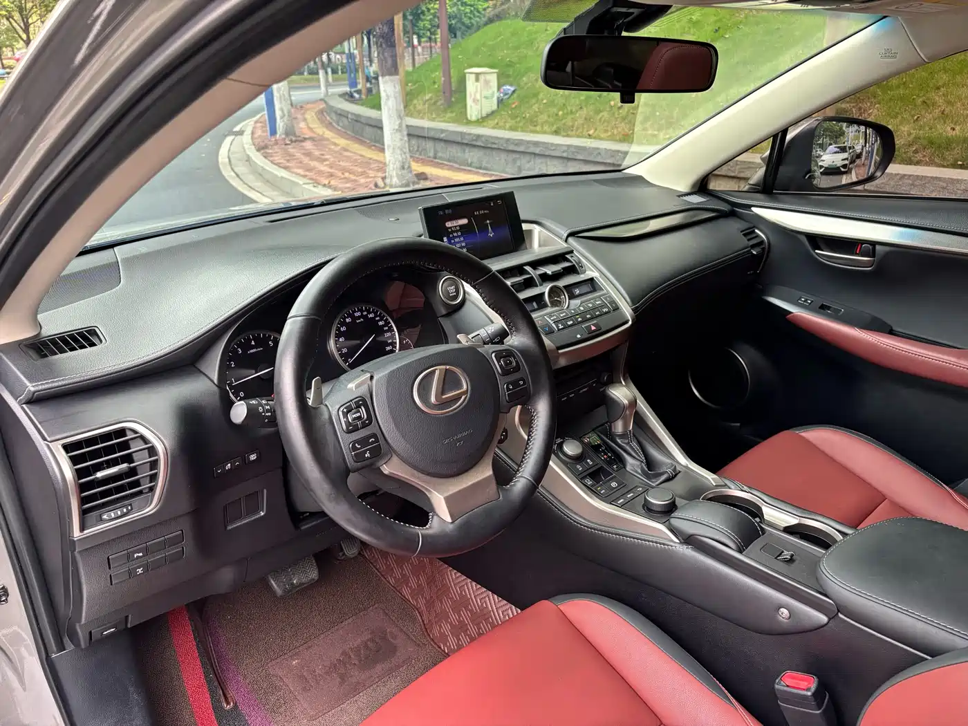 Lexus NX 2015 200t AWD F Sport фото 11