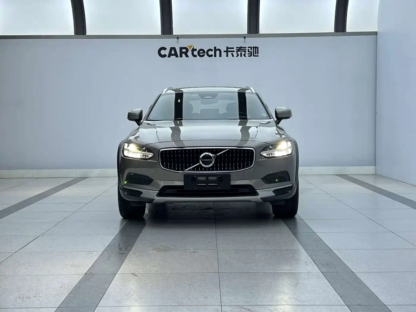 Volvo V90 2023 2022 Cross Country B5 AWD Momentum