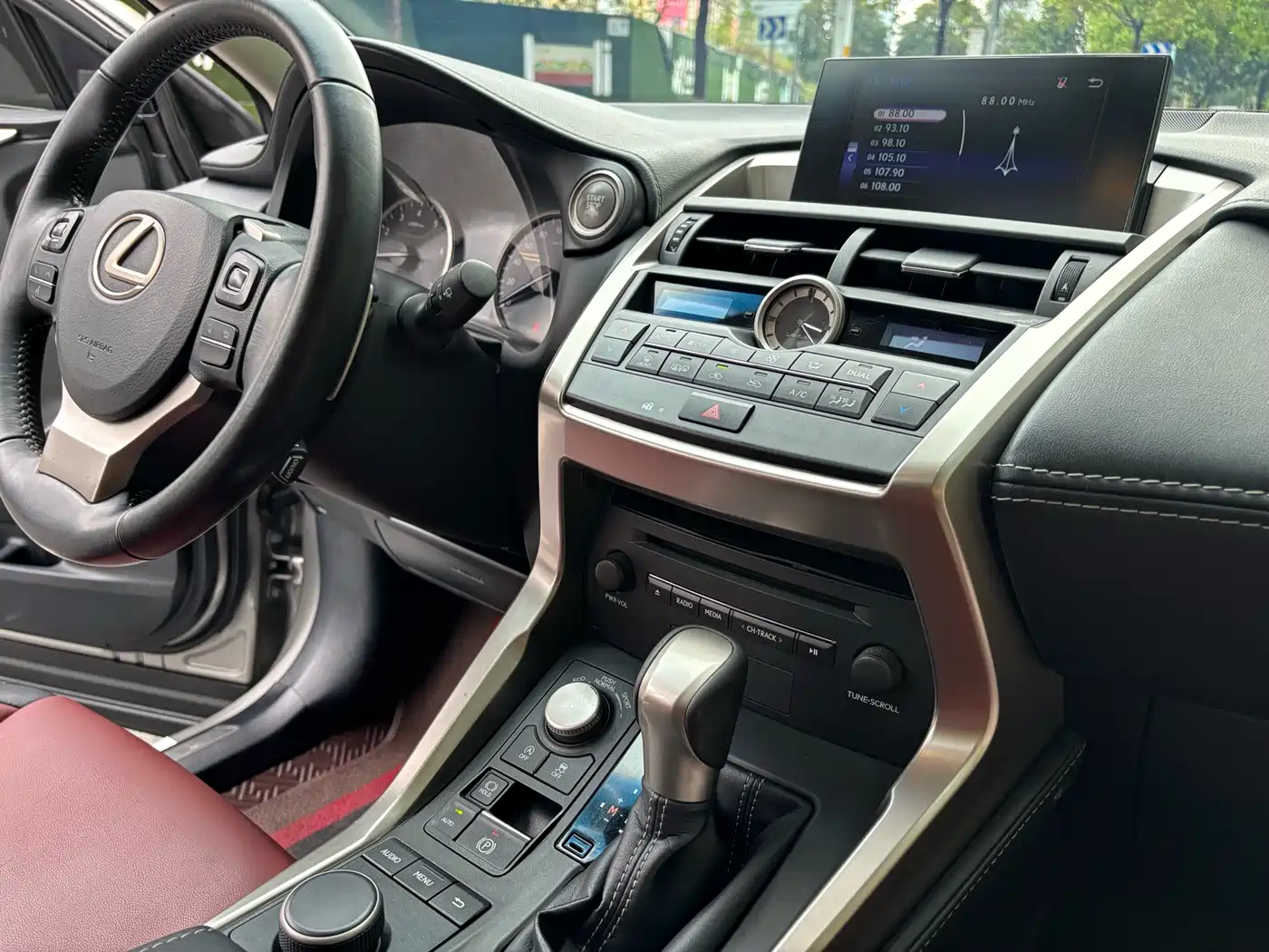 Lexus NX 2015 200t AWD F Sport фото 24