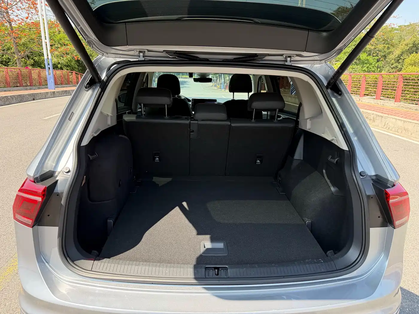 Volkswagen Tiguan L PHEV 2022 430PHEV Plug-in Hybrid Flagship Edition фото 24