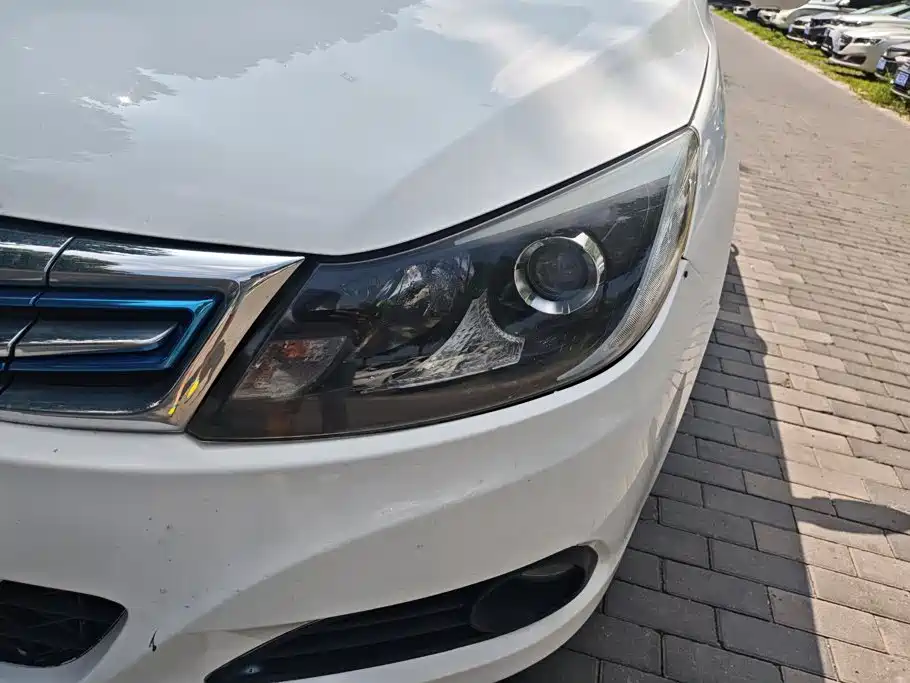 BYD E5