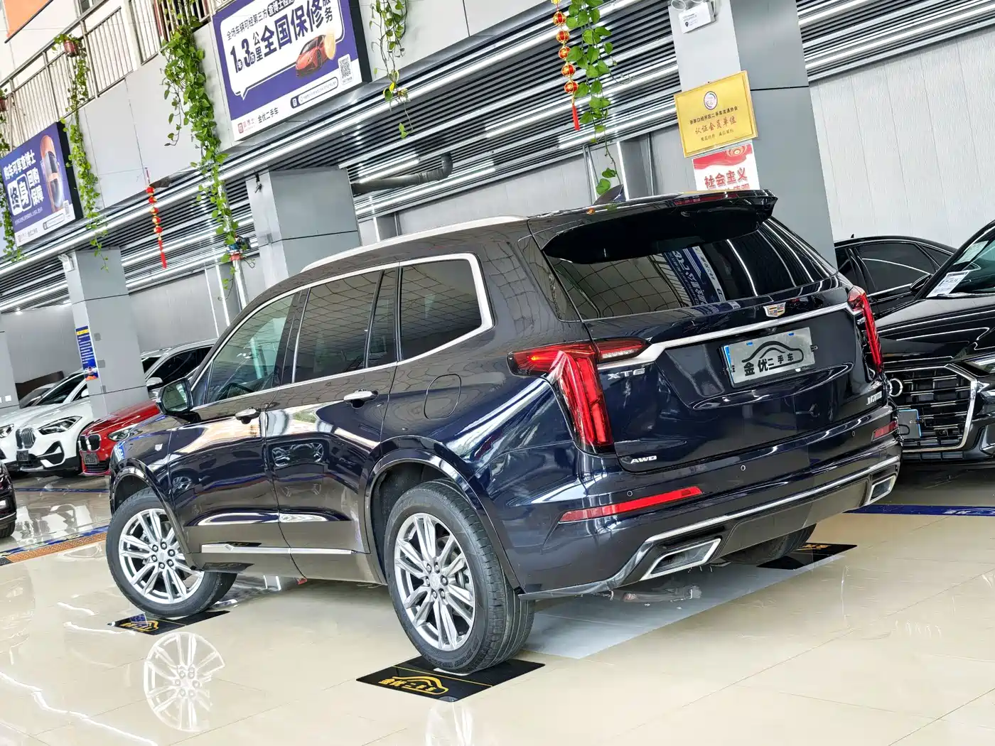 Photo 3 - Cadillac XT6
