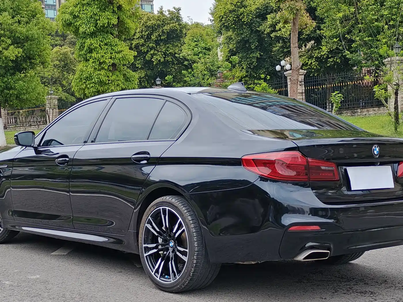 BMW 5 Series 2018 530Li Premium M Sport Package фото 4