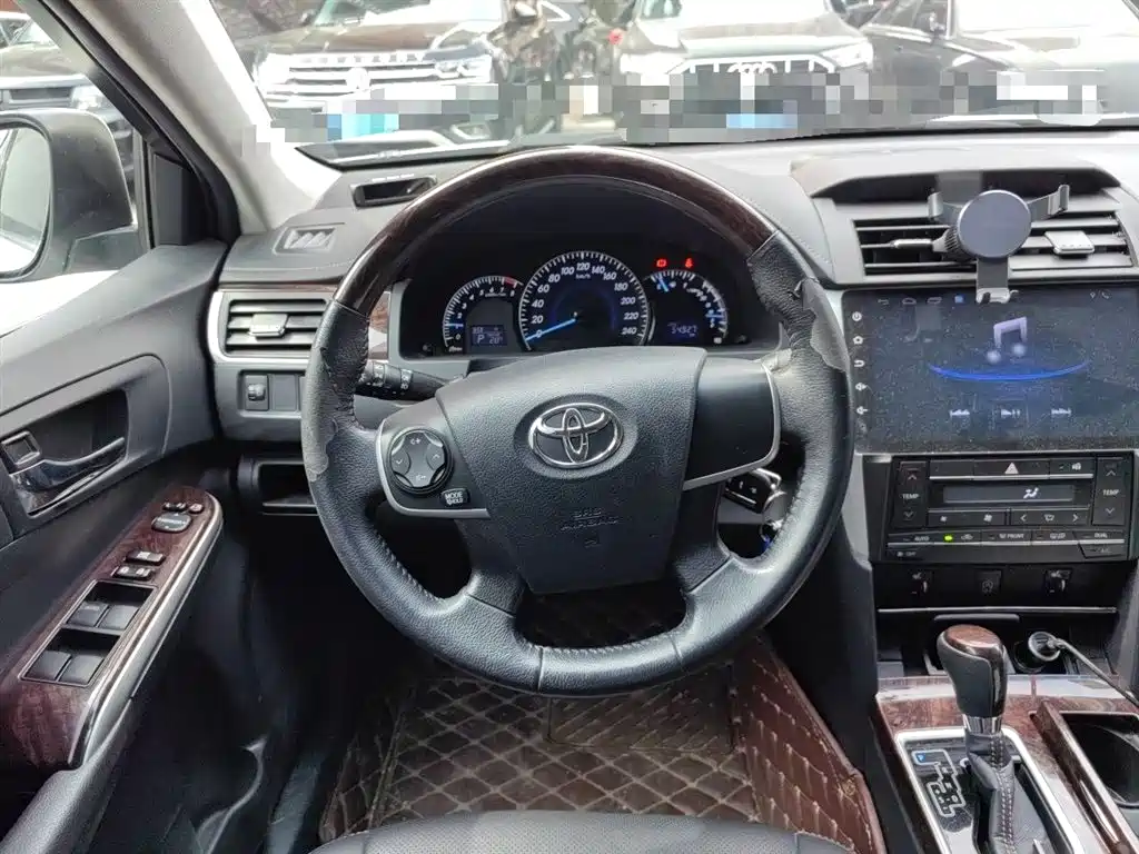 Toyota Camry 2016 2.0G 10th Anniversary Leading Edition фото 6