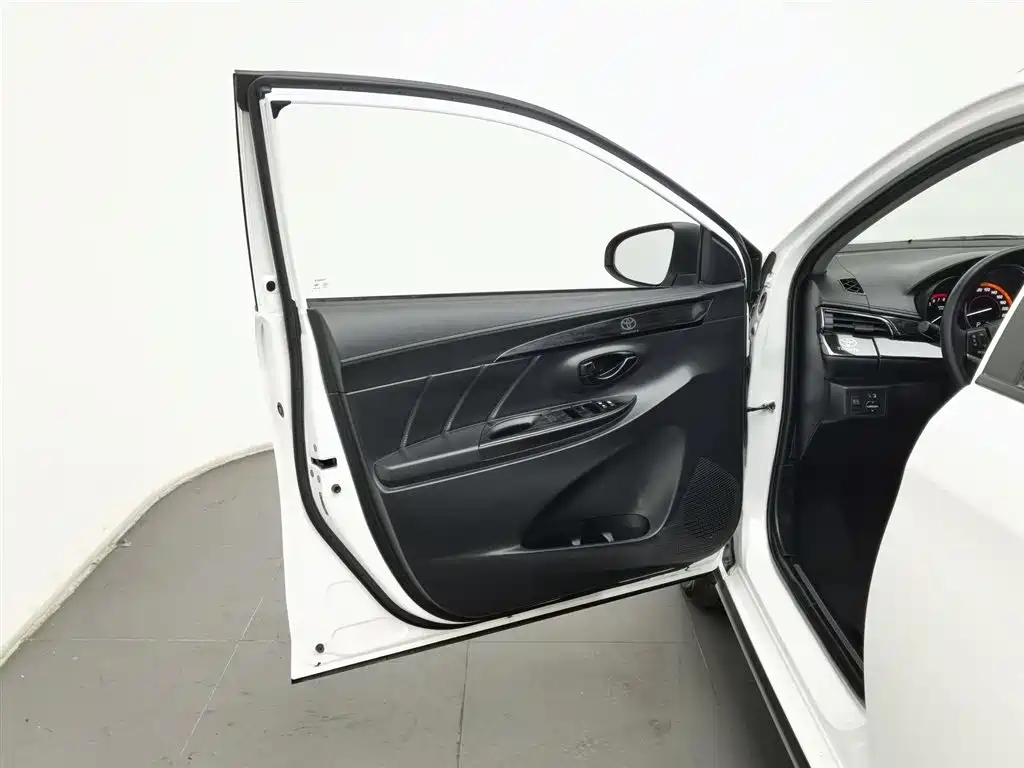 TOYOTA YARIS L ZHIXUAN