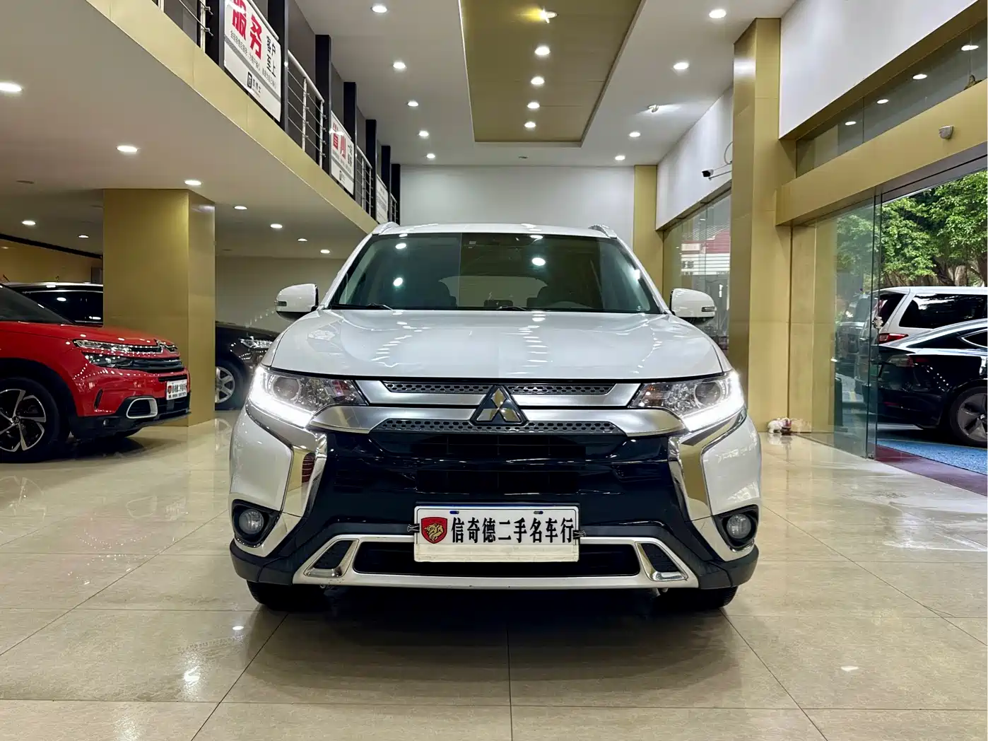 MITSUBISHI OUTLANDER