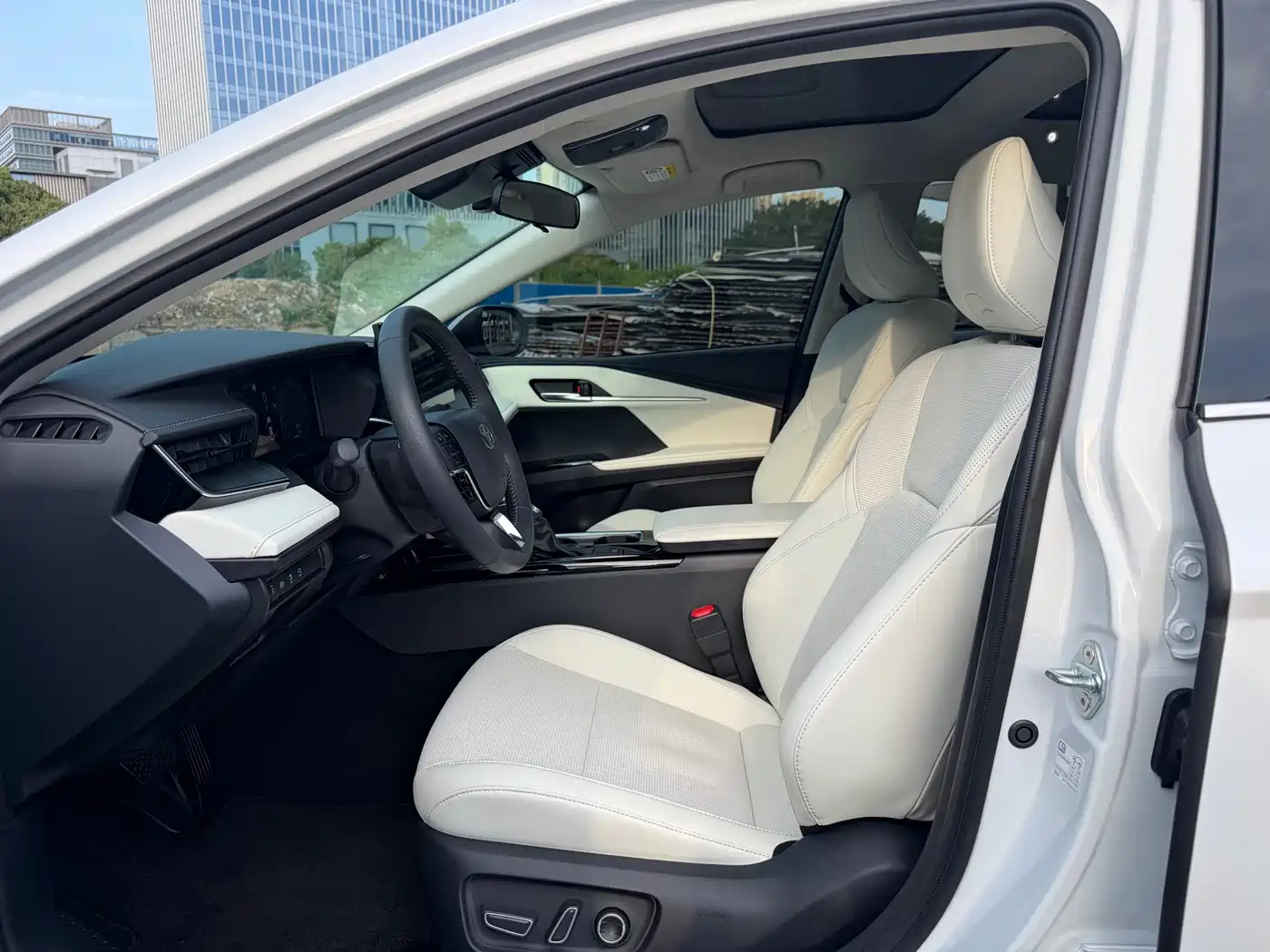 Toyota Camry 2026 Hybrid 2.0HG Premium Edition фото 4